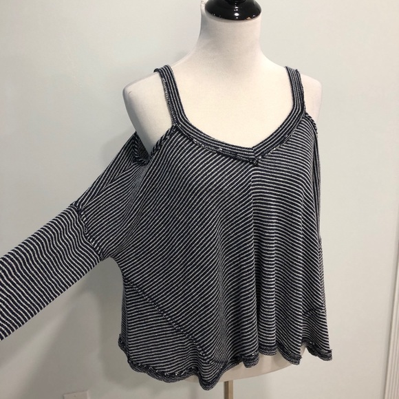Sage Cold shoulder sweater - Picture 2 of 6